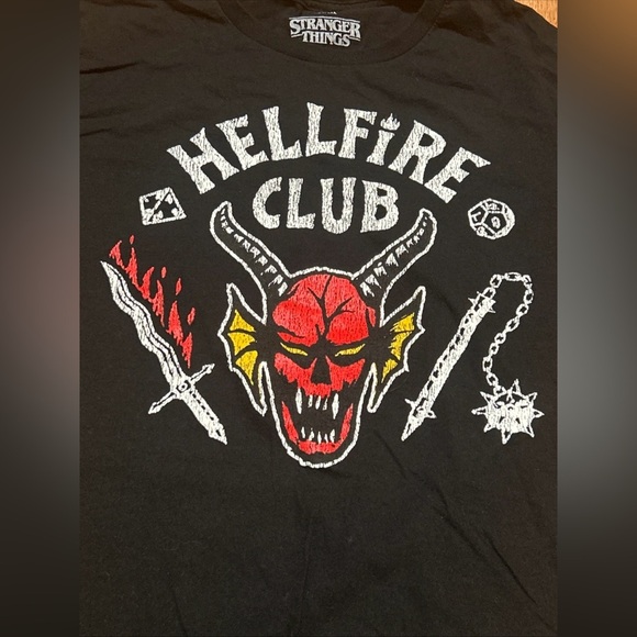 Stranger Things Hellfire Club Size M Skull & Weapons Tee Shirt Netflix Show - Picture 4 of 4